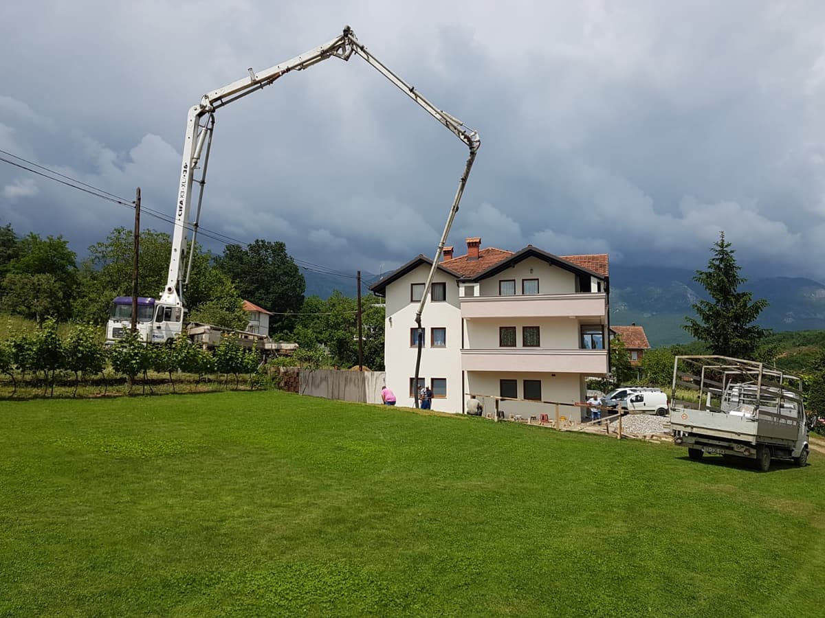 Punë e vrazhdeNdertim Pishine luksoze ne kosove