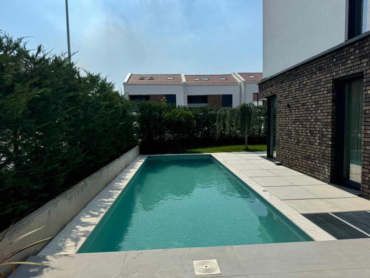 Pishinë me Folje PVC